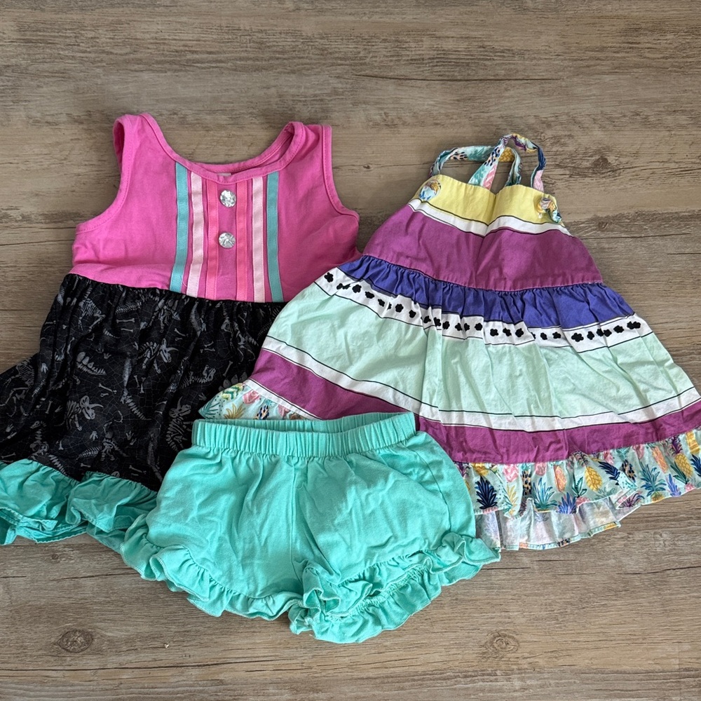 Ric rac ruffles 4t short set. Two tunics, one short